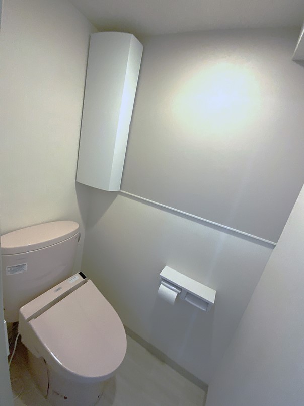 梁のあるマンションのトイレにも収納を