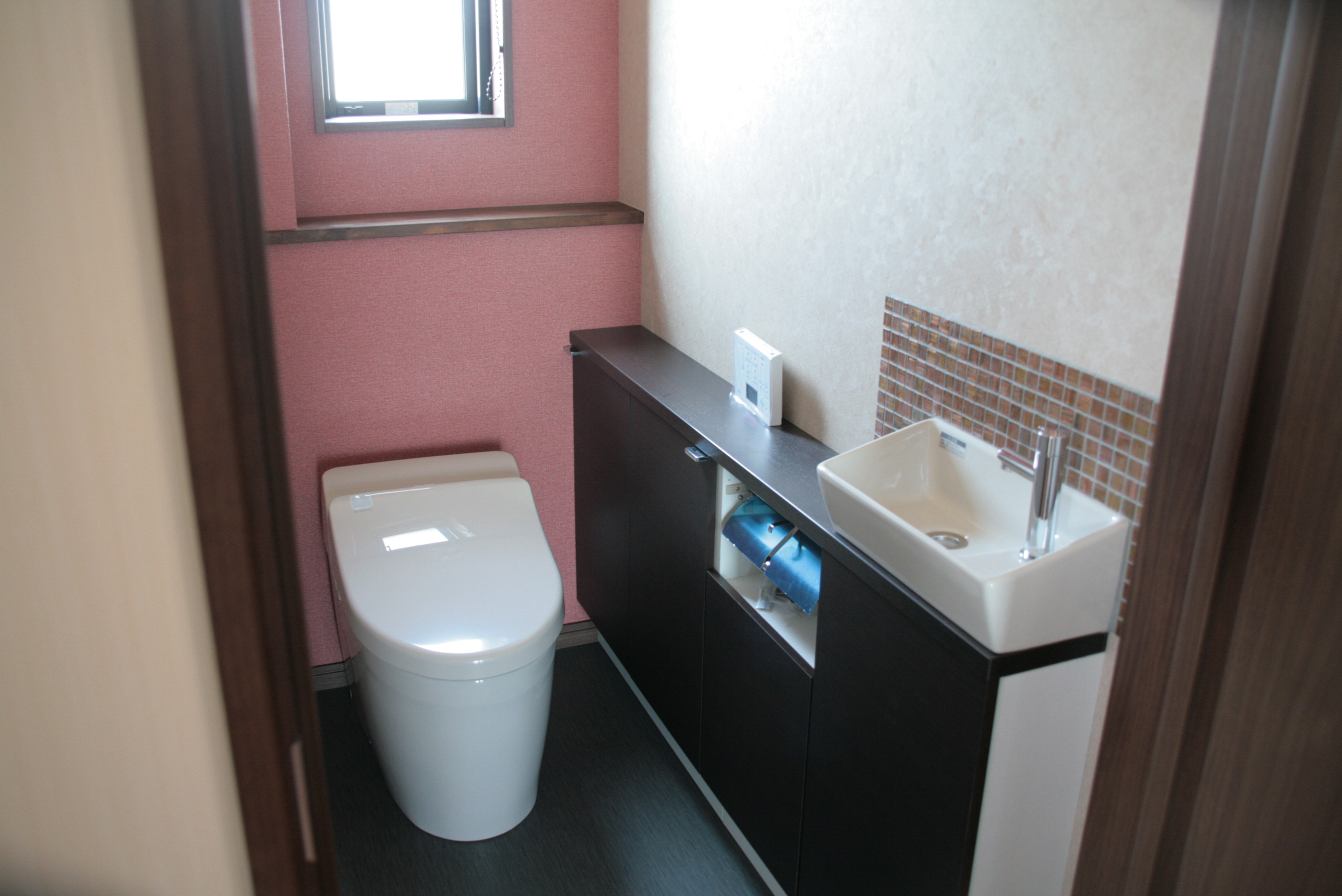 タンクレストイレと手洗い器 トイレのリフォーム事例 みやま市 リフォームo Uccino