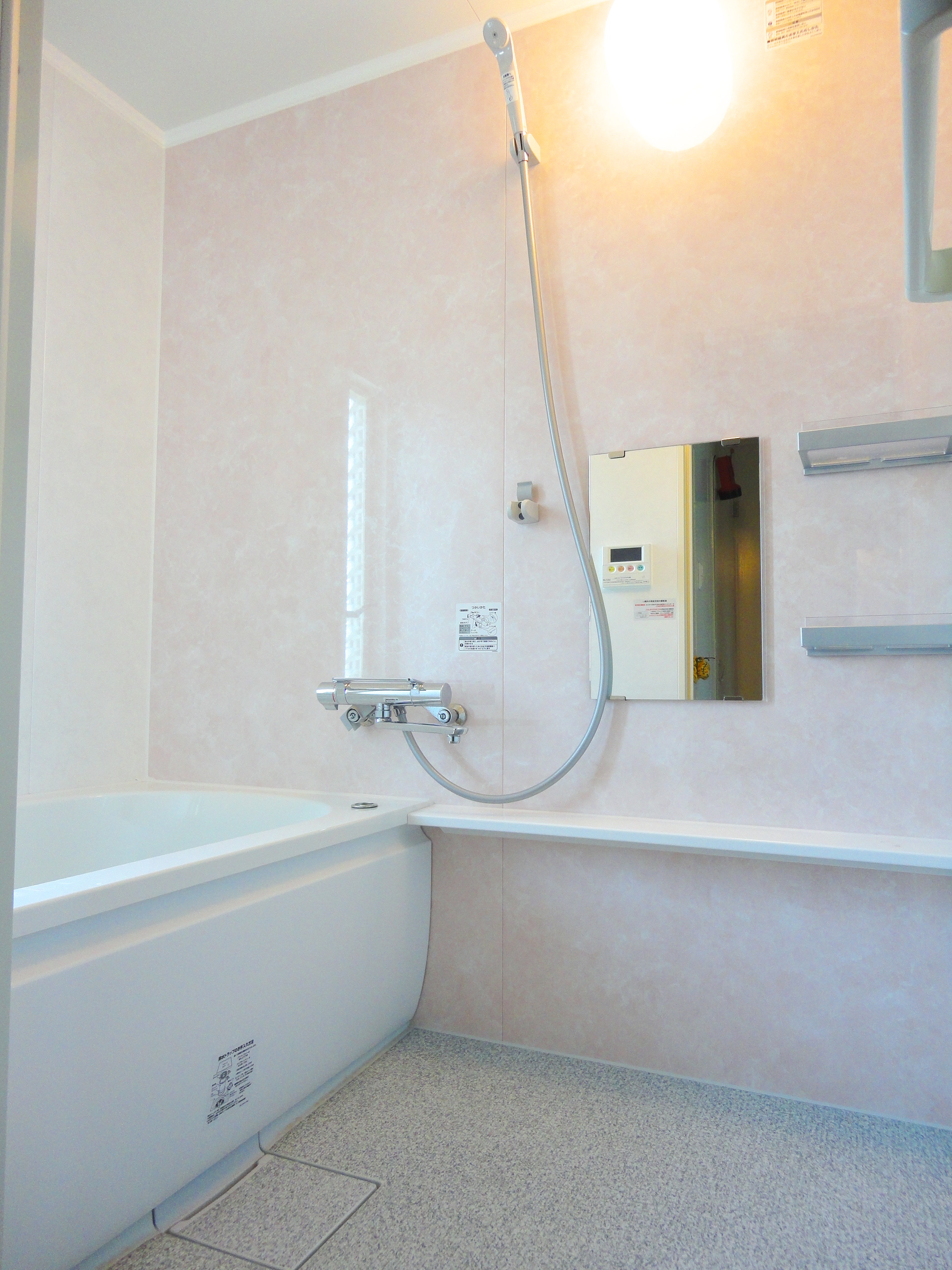 ピンクの壁紙のお風呂 お風呂 ユニットバスのリフォーム事例 八千代市 リフォームo Uccino